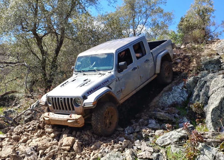 Will the 2020 Jeep Gladiator compete with Land Cruiser Pickup?