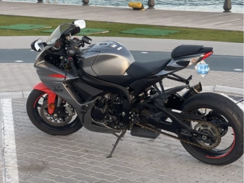 Suzuki GSR 750   2021