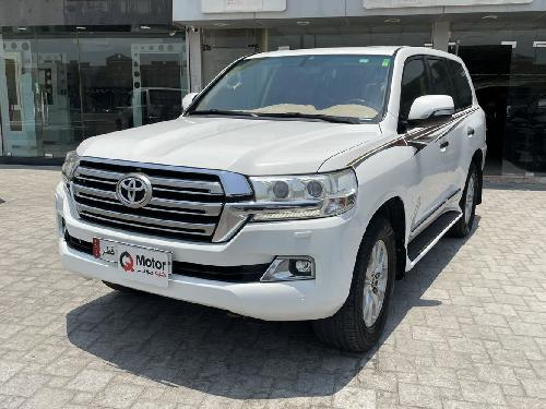 Toyota Land Cruiser GXR v8