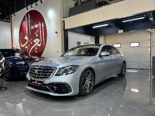 مرسيدس بنز S-Class Sedan 550