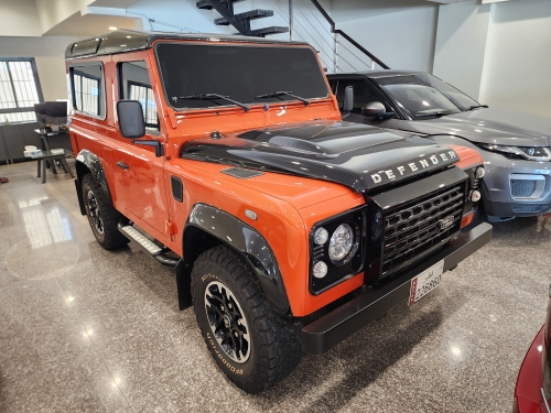 Land Rover Defender 