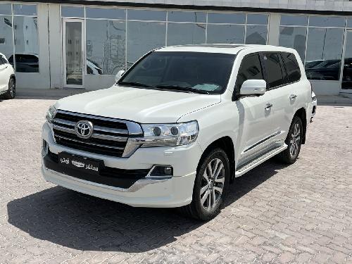 Toyota Land Cruiser GXR v8